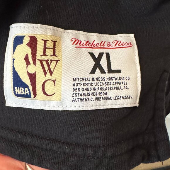 Toronto Raptors Mitchell and Ness Warmup Hoodie - Picture 6 of 7